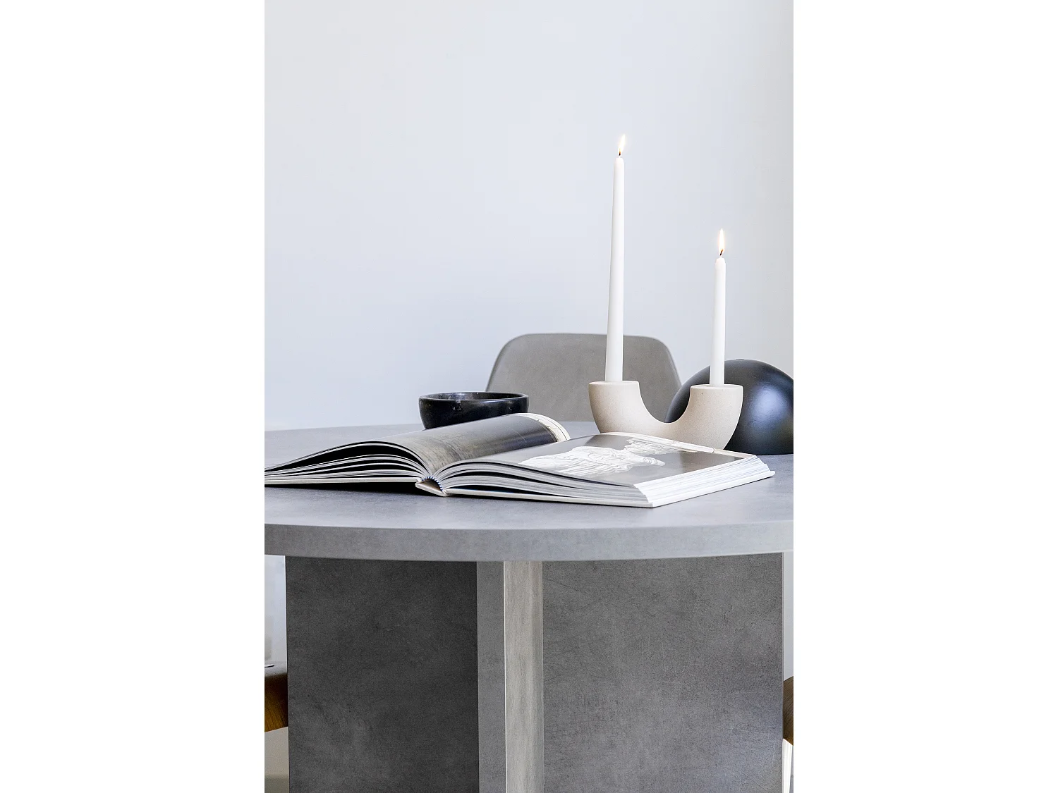 Table à manger en panneau tratifié effet microciment  120cm