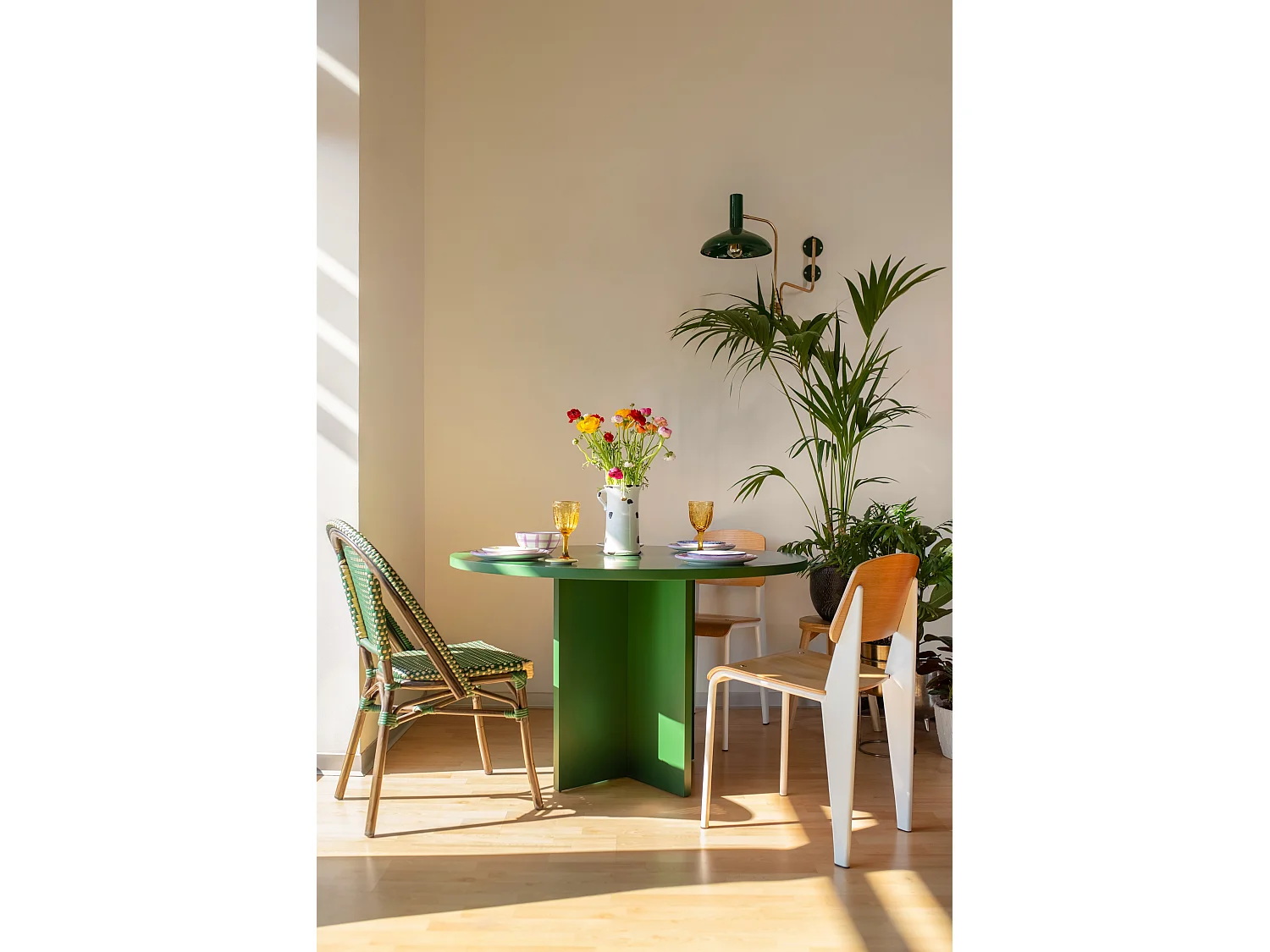 Table à manger ronde en panneau tratifié de 3cm Vert Cèdre 120cm