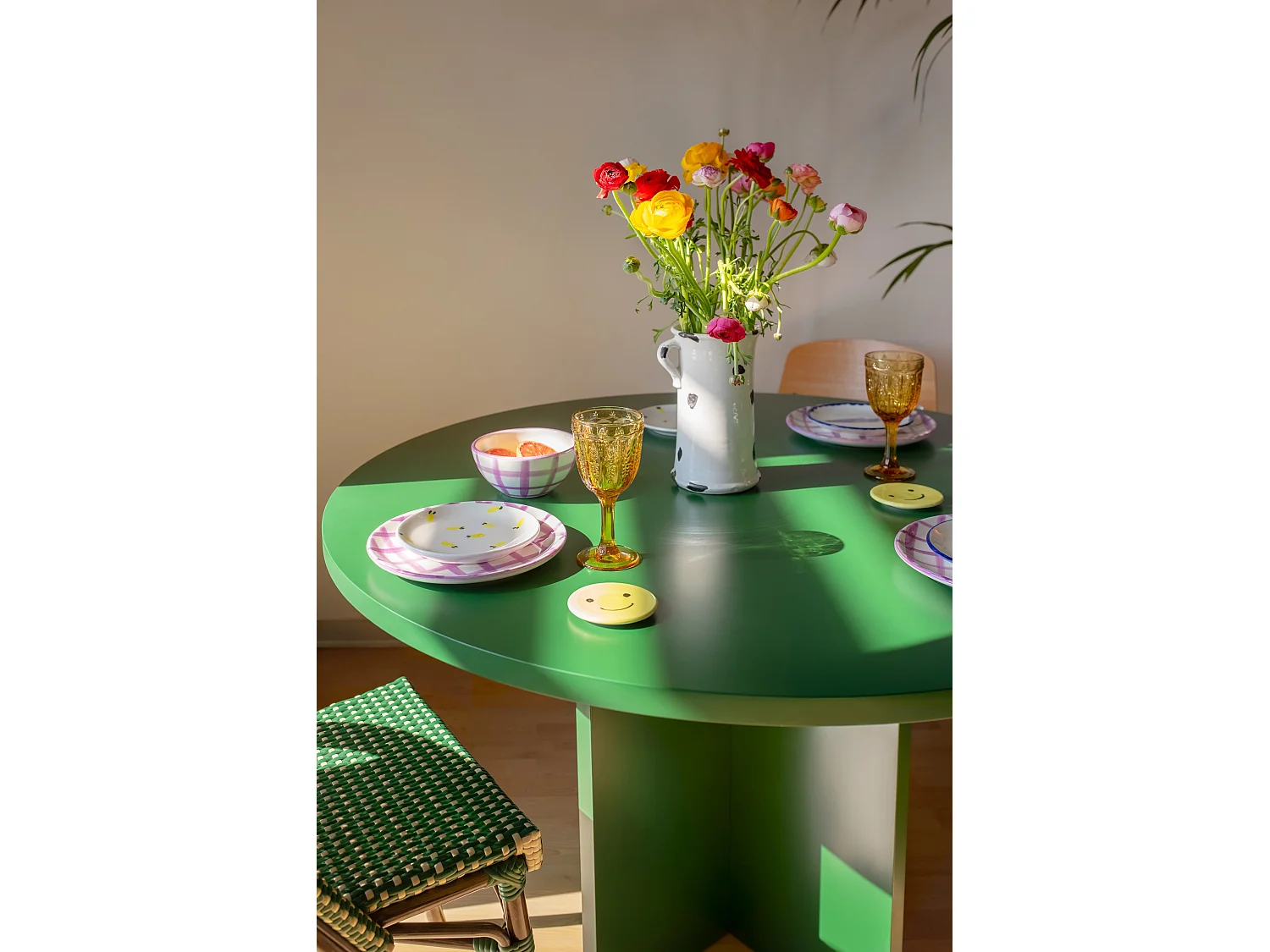 Table à manger ronde en panneau tratifié de 3cm Vert Cèdre 120cm