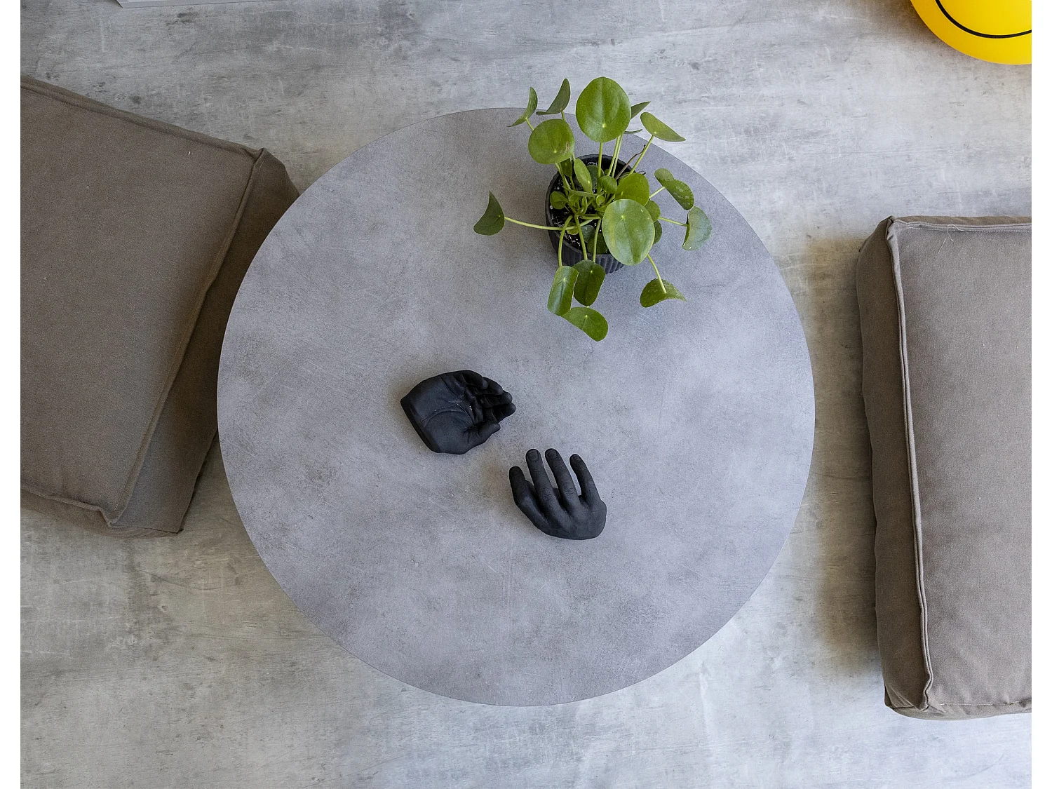 Runder Couchtisch, Laminatplatte, Mikrozement-Effekt, 80 cm