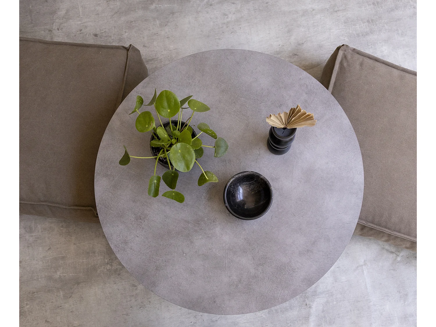 Runder Couchtisch, Laminatplatte, Mikrozement-Effekt, 80 cm