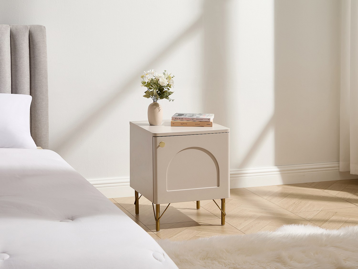 Nachttisch links mit 1 Tür - Beige und Goldfarben ALOBARA