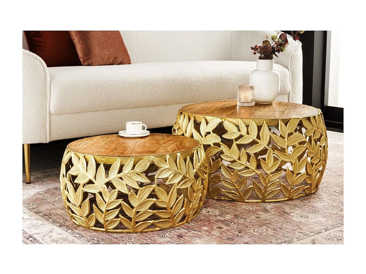 Lot van 2 gouden METRIX salontafels met bladmotief – Design salontafels van aluminium en acaciahout