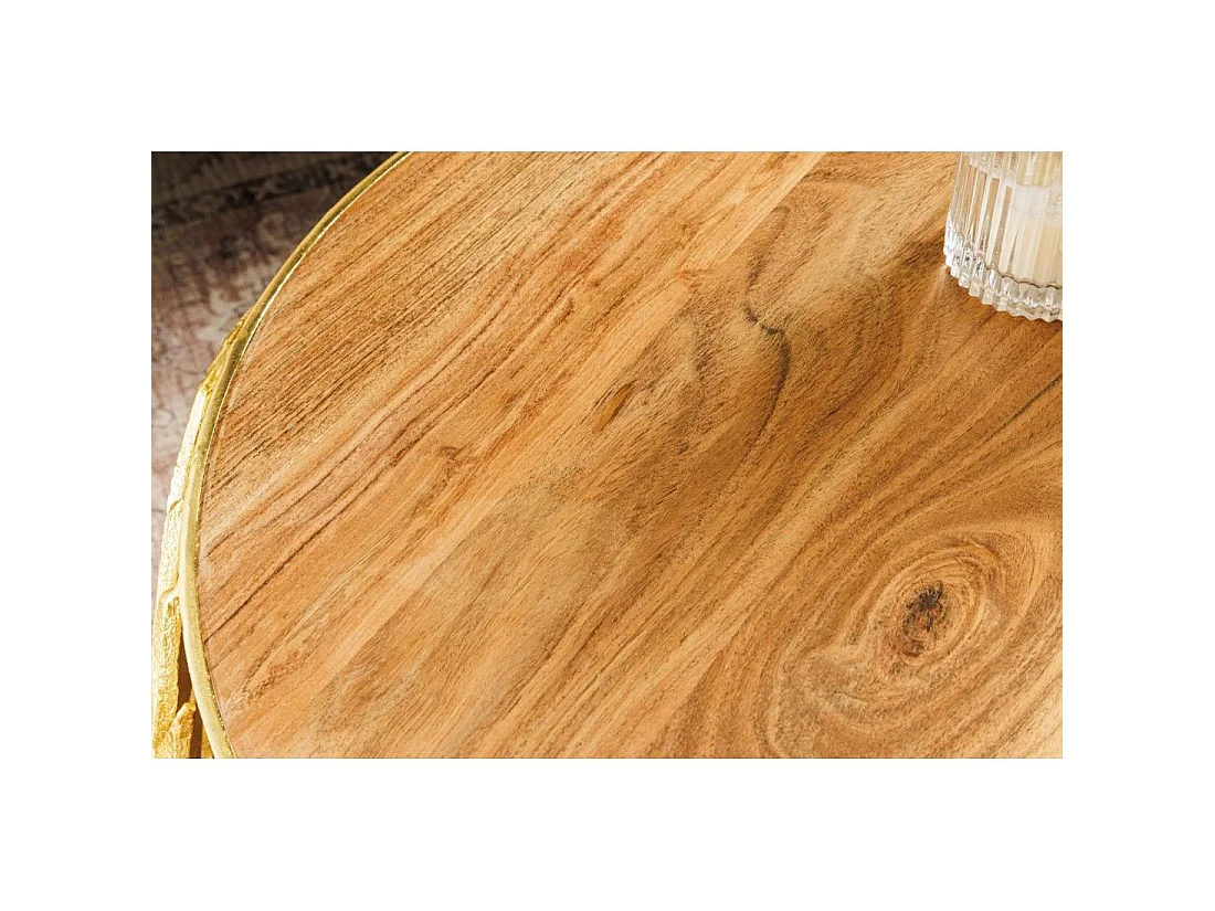 Lote de 2 mesas bajas METRIX doradas con motivo de follaje – Mesas bajas de diseño en aluminio y madera de acacia
