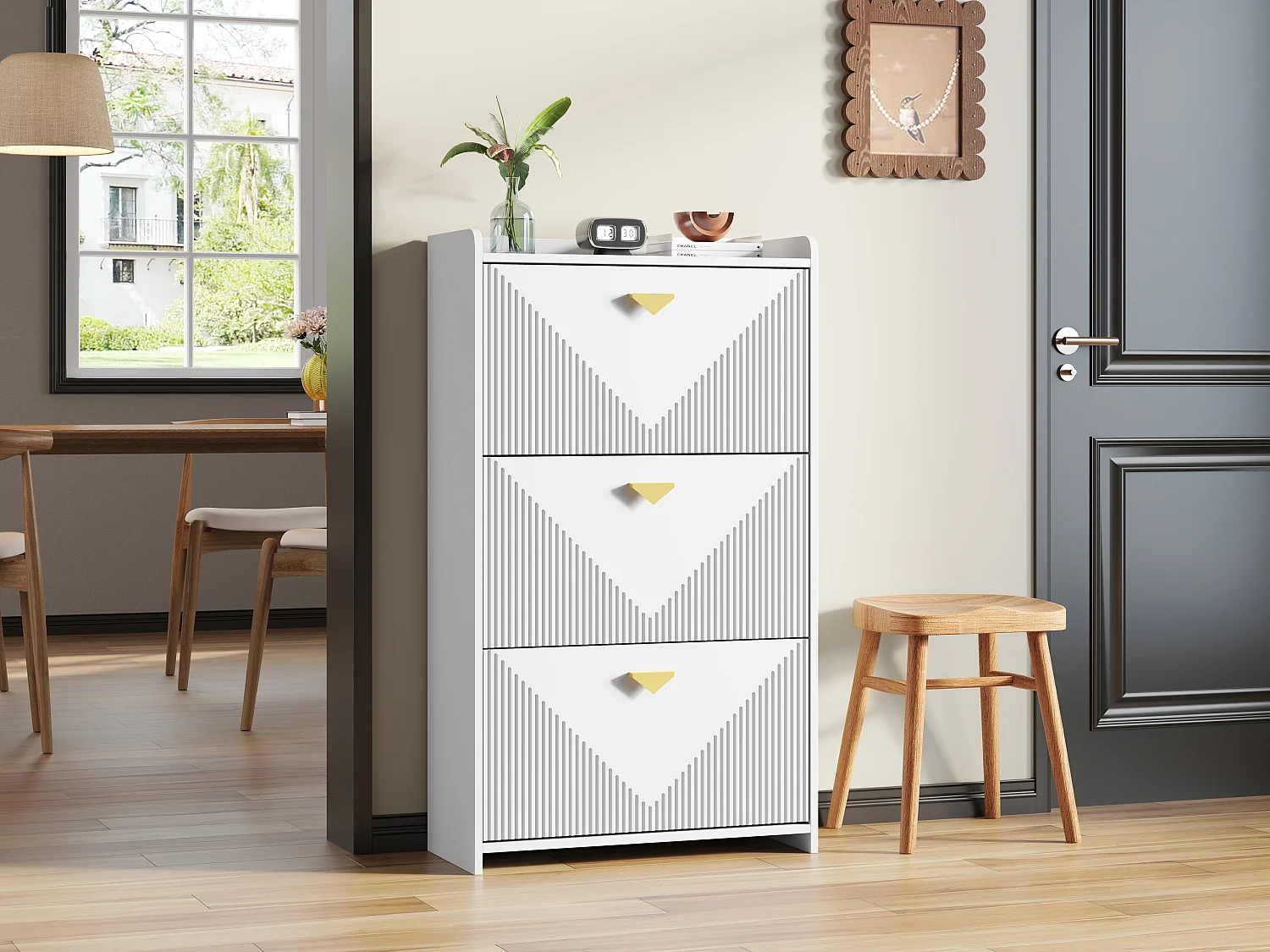 Zapatero blanco con 3 puertas abatibles y 6 compartimentos