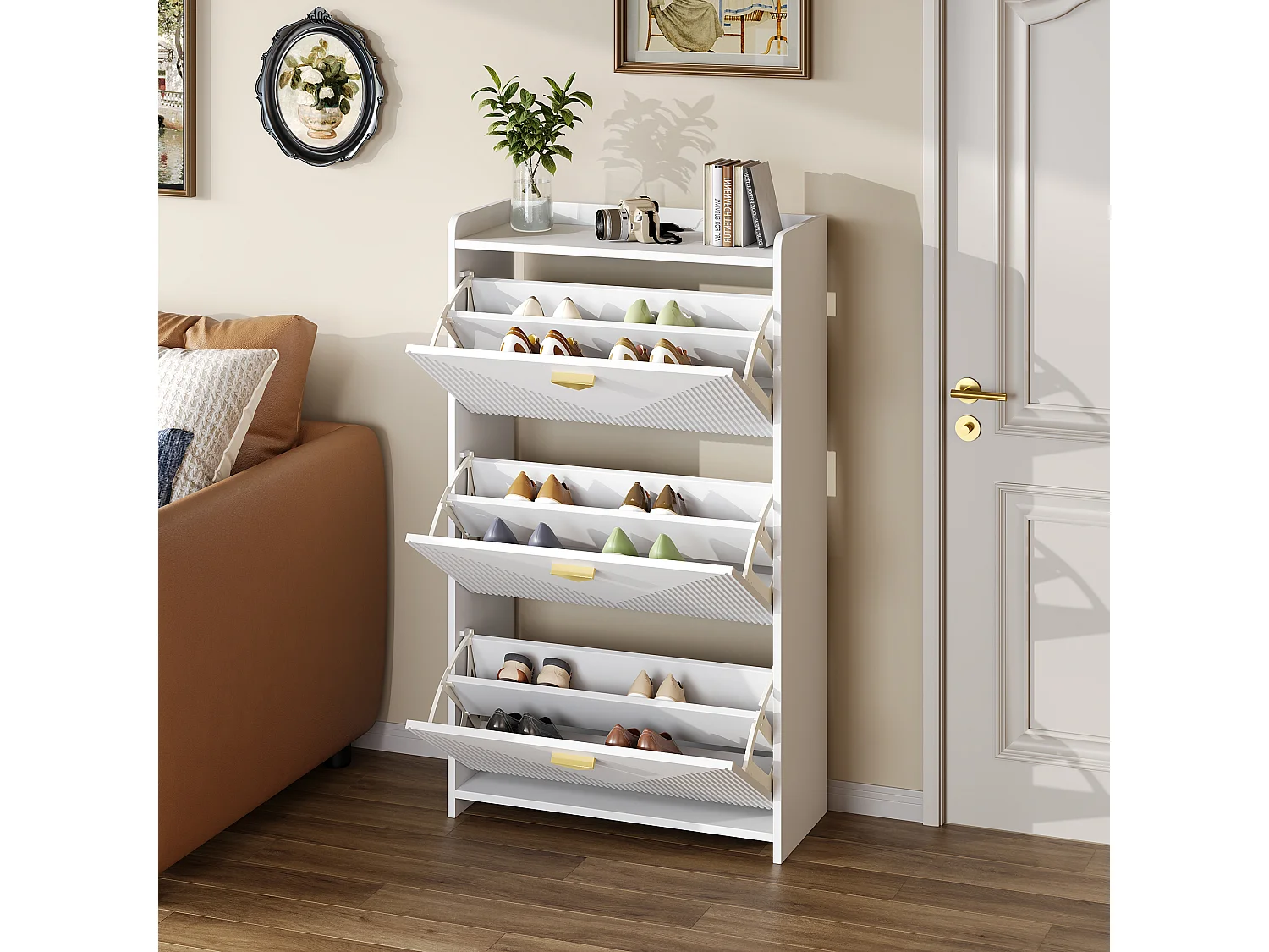 Zapatero blanco con 3 puertas abatibles y 6 compartimentos