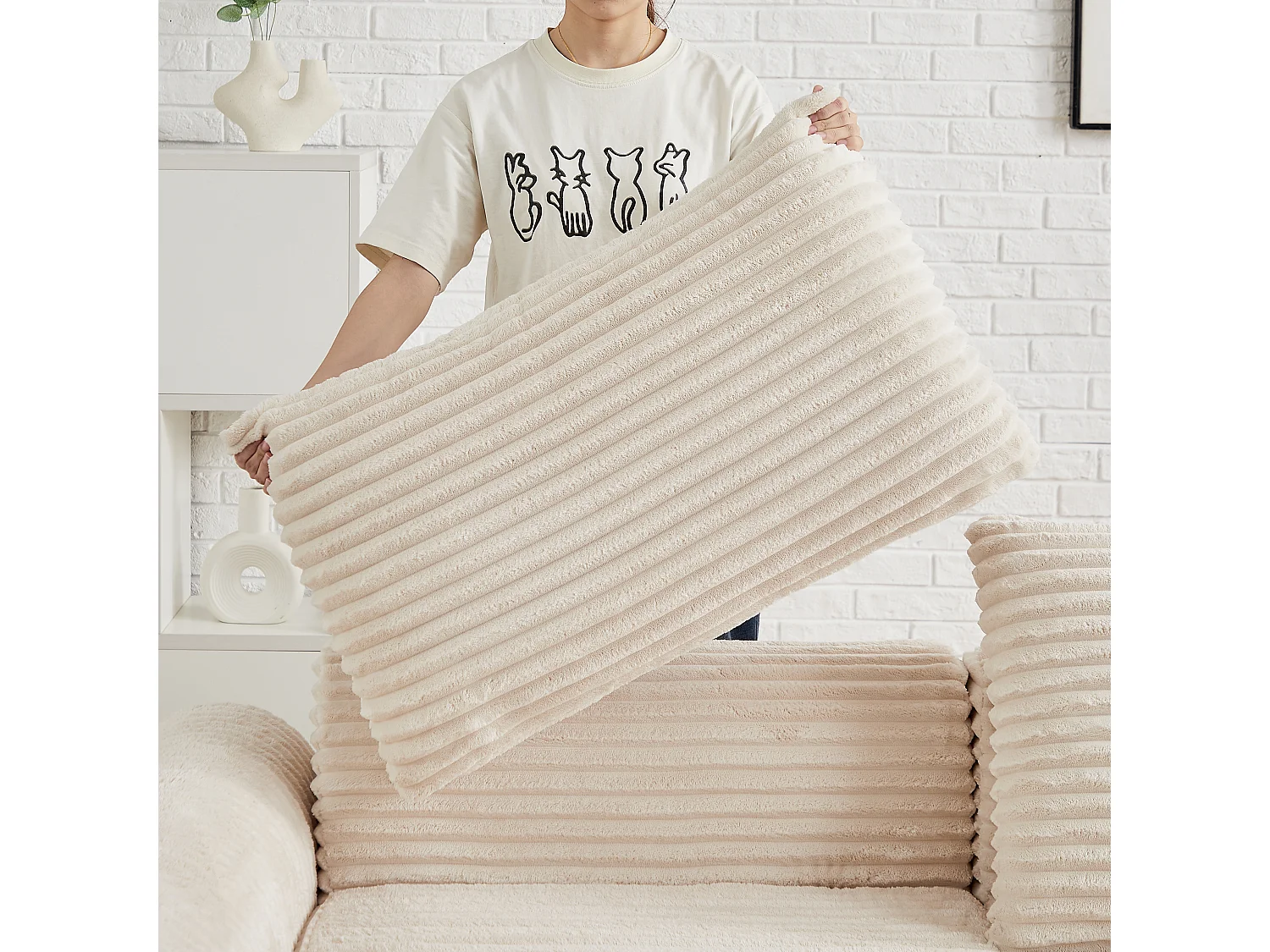 Canapé convertible 2 places en velours côtelé avec poufs - Accoudoirs incurvés - Beige