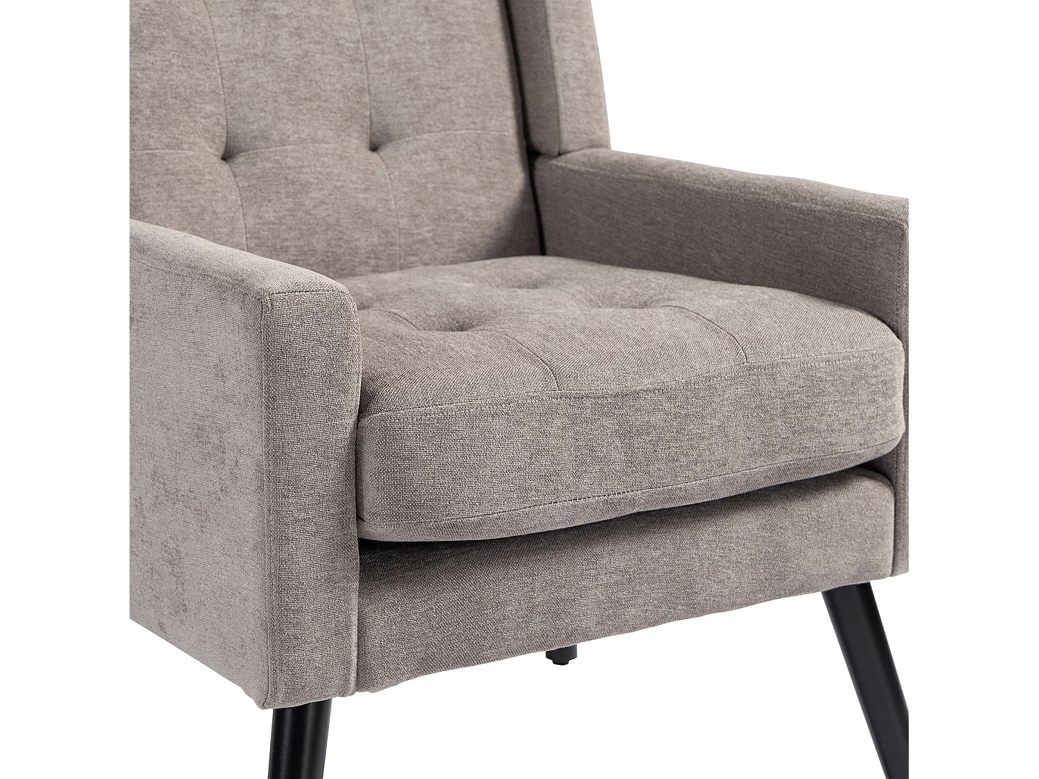 Fauteuil in lichtgrijze linnen stof met houten poten.