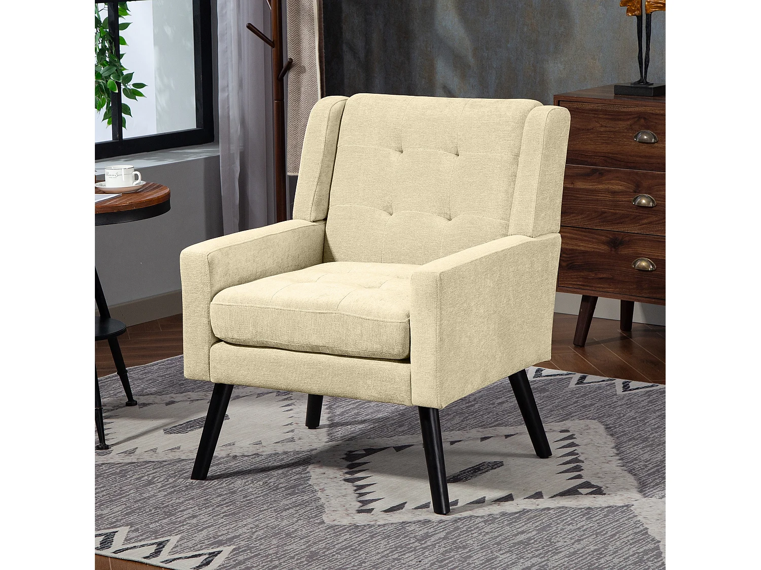 Fauteuil en tissu lin beige avec pieds en bois