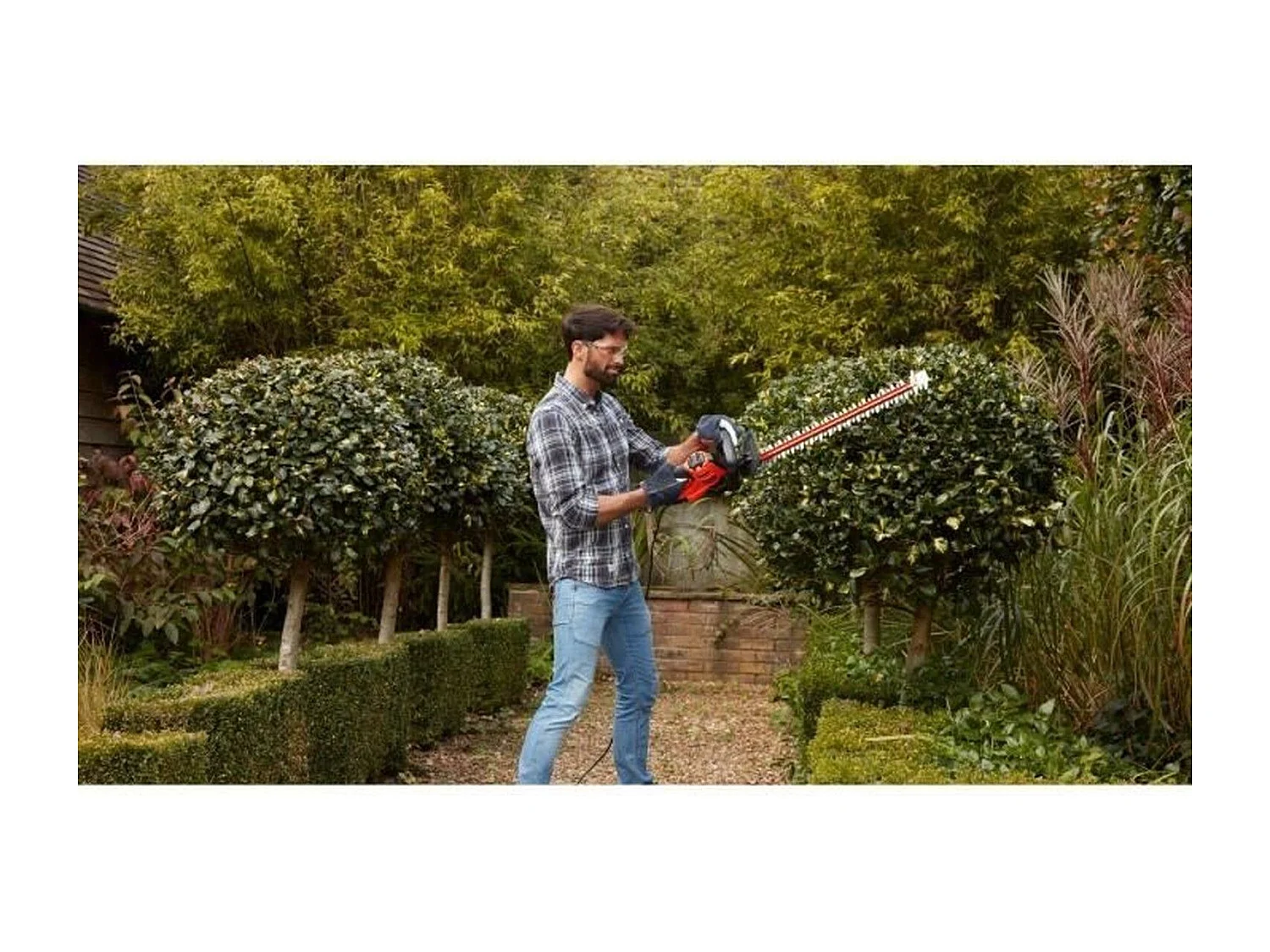 Elektrischer Heckenschere mit Kabel Black+Decker BEHTS451 60cm 550W diamantgeschliffene Doppelklinge, ergonomisch und sicher