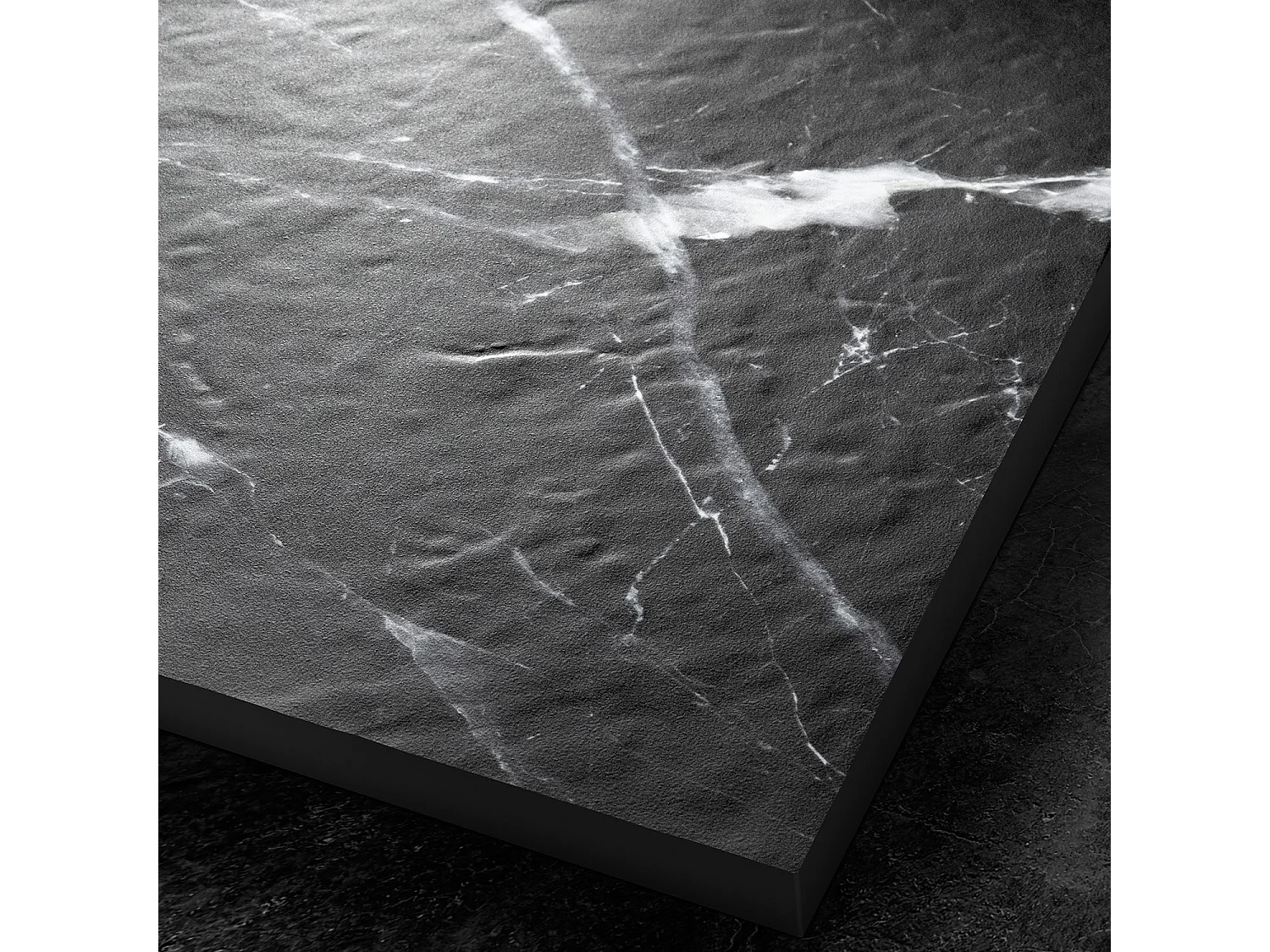 Receveur de douche en résine 70 x 70 cm imitation marbre noir – grille carrée inox noir centrée