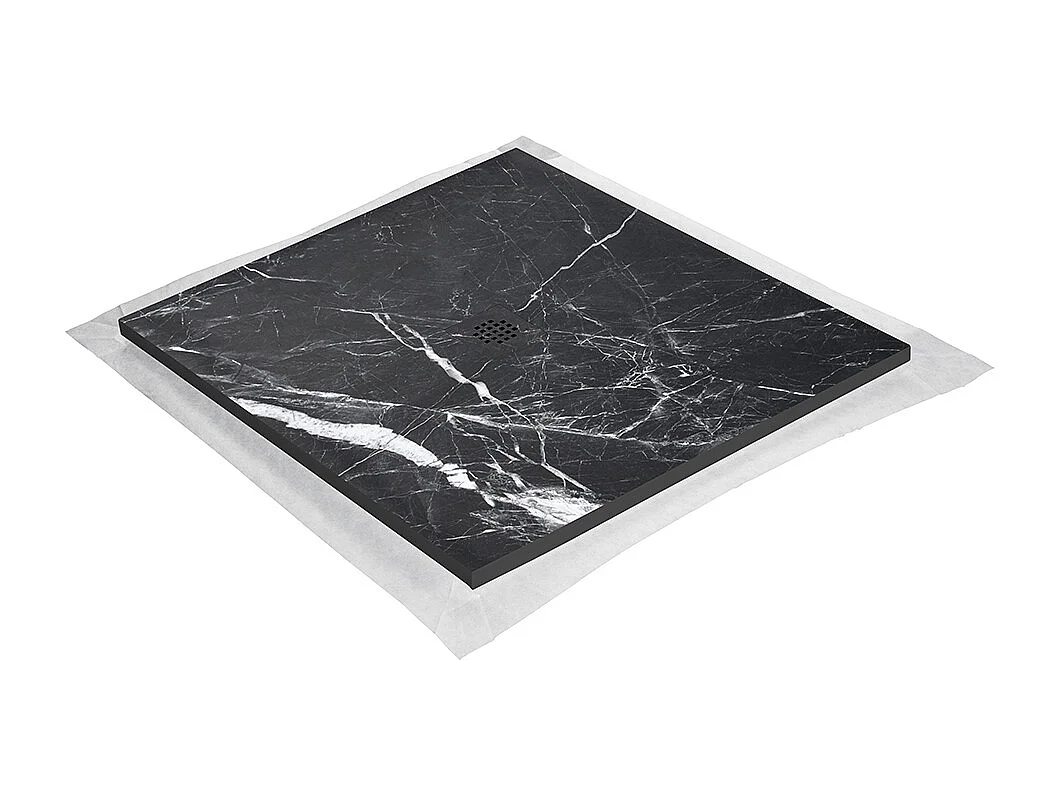 Receveur de douche en résine 70 x 70 cm imitation marbre noir – grille carrée inox noir centrée