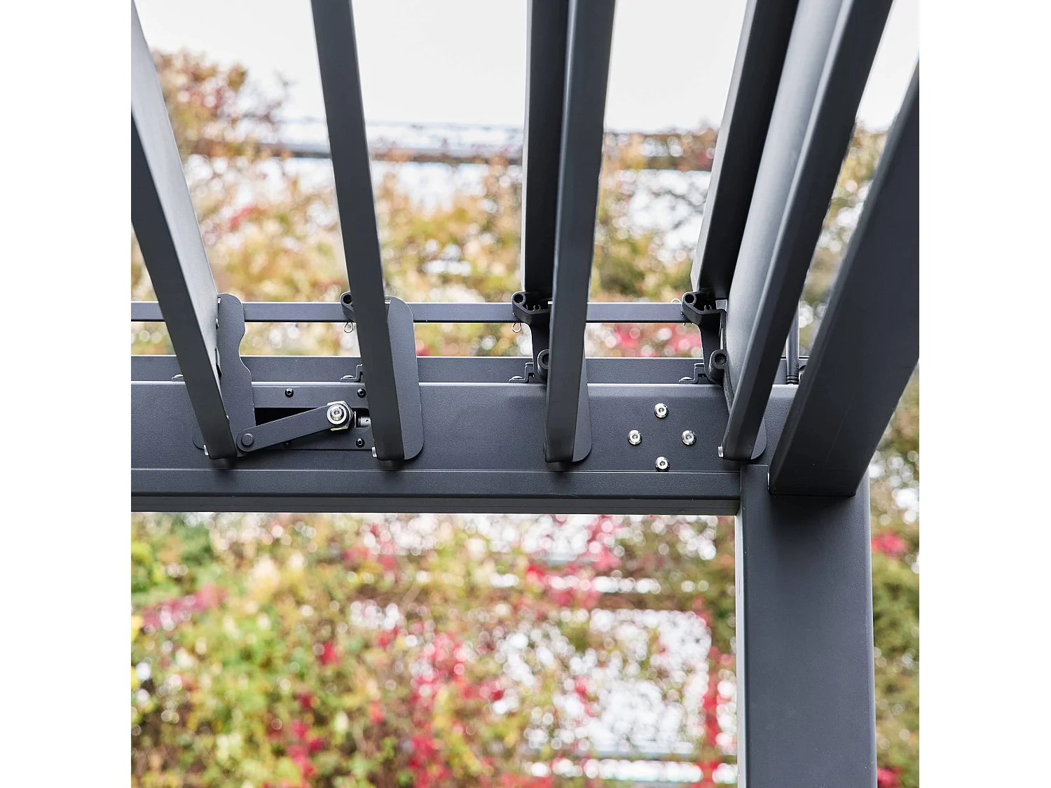 Pérgola bioclimática 3x4m de aluminio con lamas orientables antracita