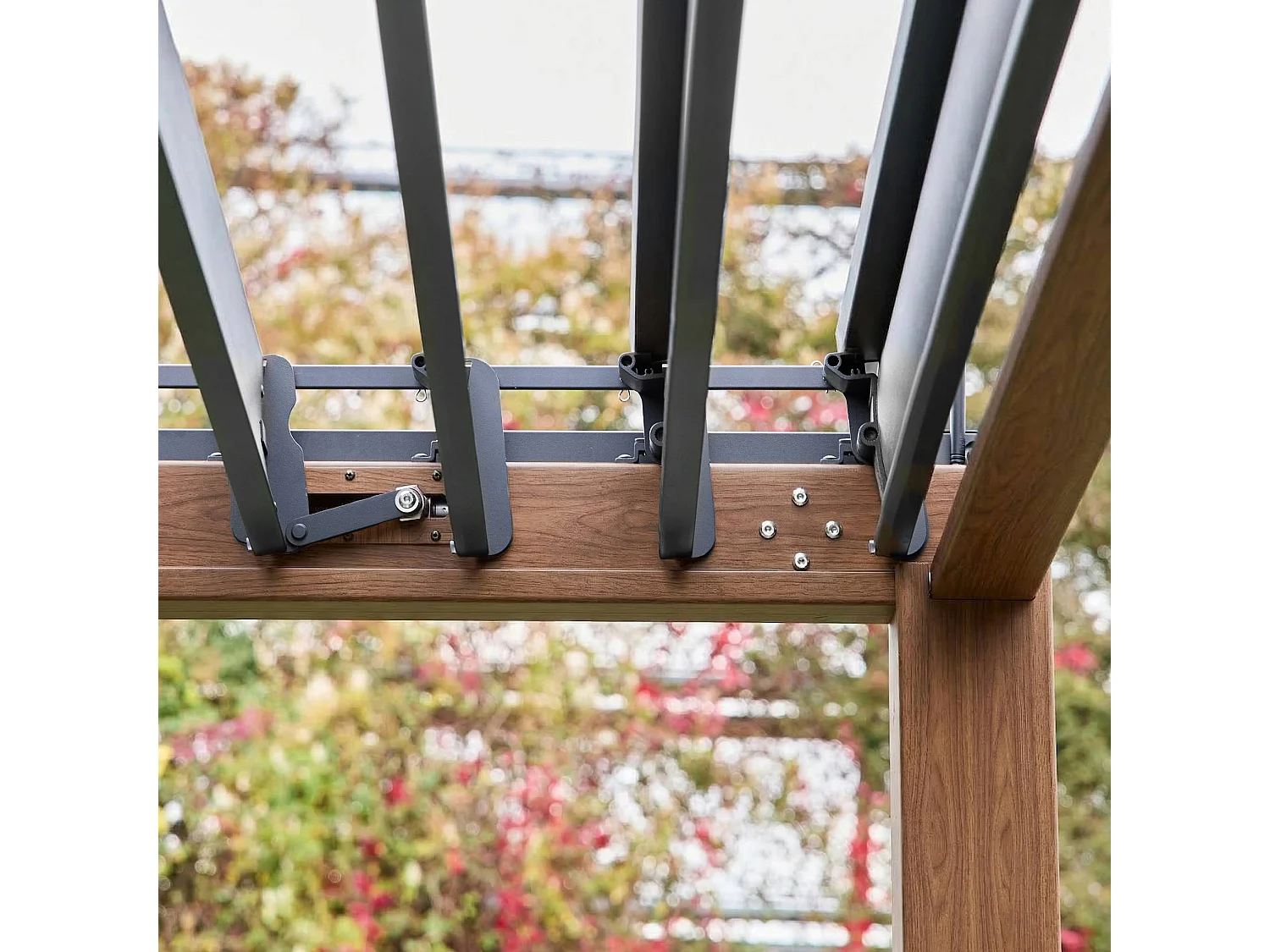 Pergola bioclimatica 3x4m in alluminio, lamelle orientabili, marrone