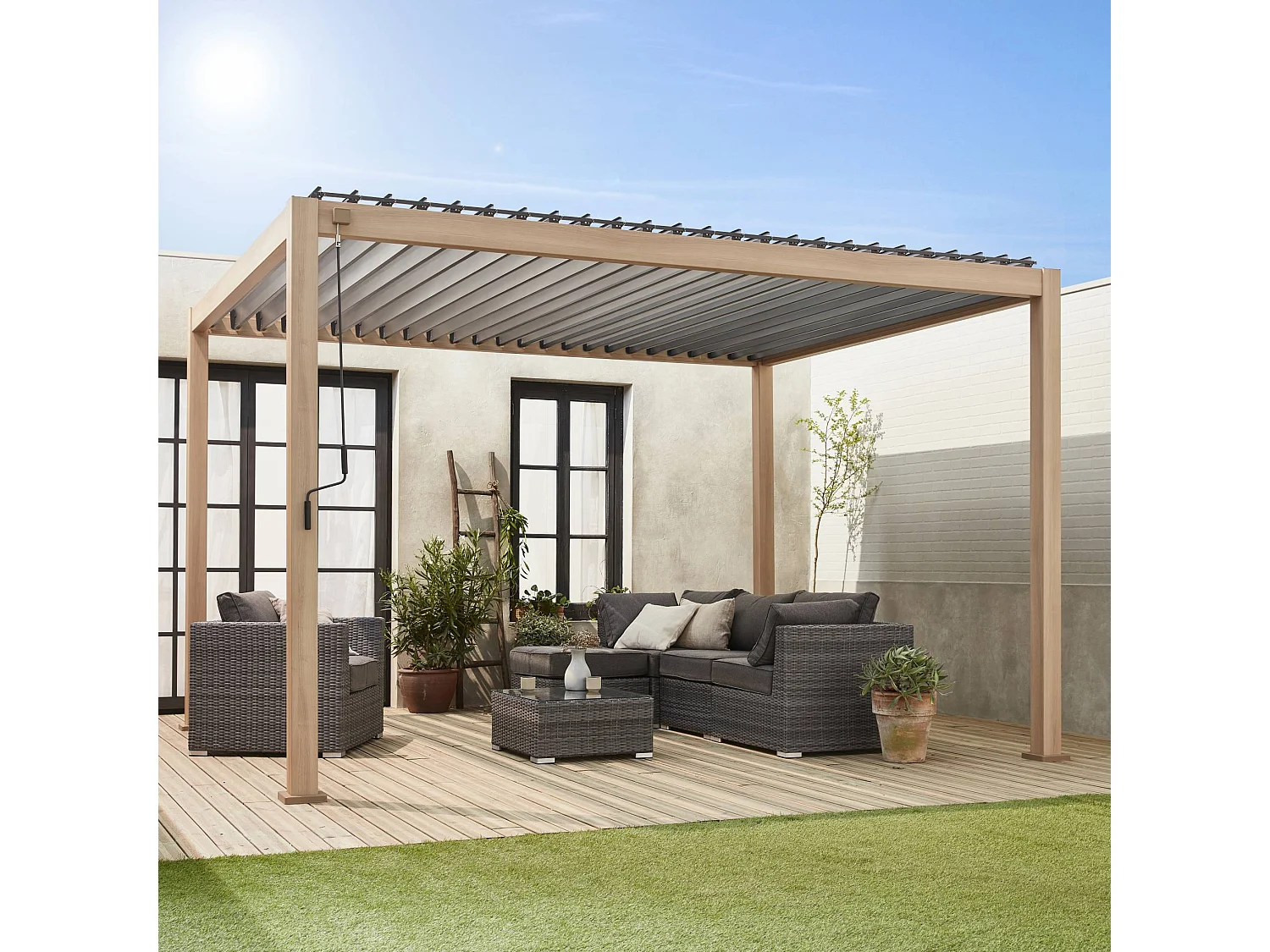 Pérgola bioclimática 3x4m de aluminio con lamas orientables madera