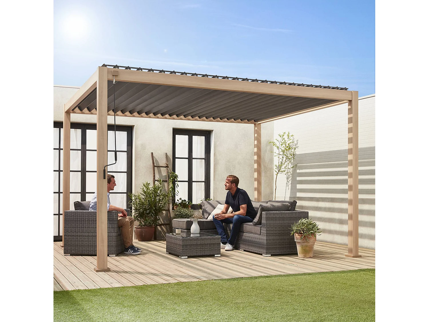 Pérgola bioclimática 3x4m de aluminio con lamas orientables madera