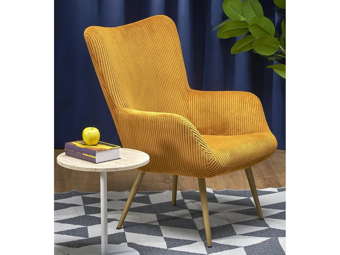 Fauteuil lounge en velours côtelé moutarde et pieds en acier AENOR