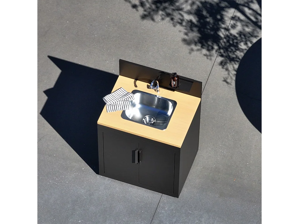 Cocina exterior de acero y decoración de madera 1 fregadero 2 puertas