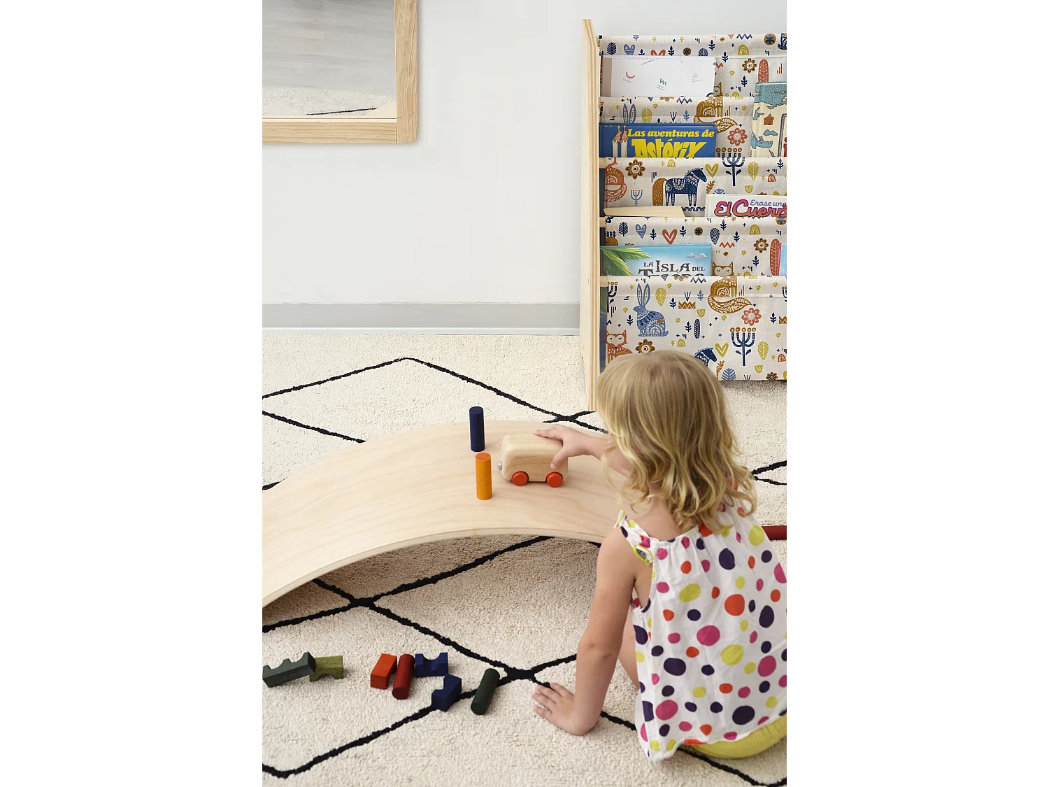 Bücherregal aus Kiefer-Sperrholz und nordischem Textil Montessori-Stil