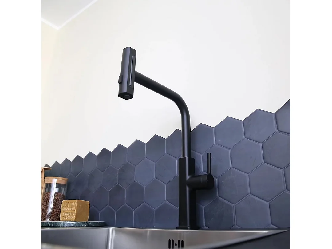 Esserain Spültischmischer mit ausziehbarer Handbrause mattschwarz Essebagno