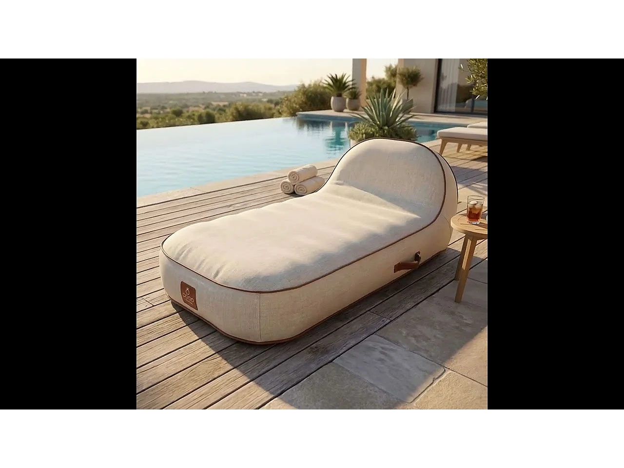 Coco Lounge Transat gonflable PALMA ambiance Aloha blanc cassé