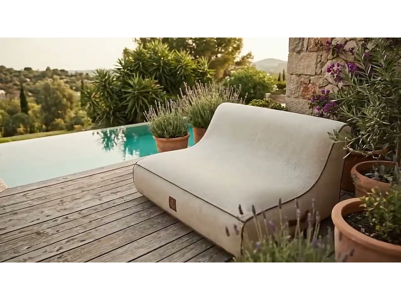 Coco Lounge Canapé de jardin gonflable ALIZÉ ambiance Aloha blanc cassé