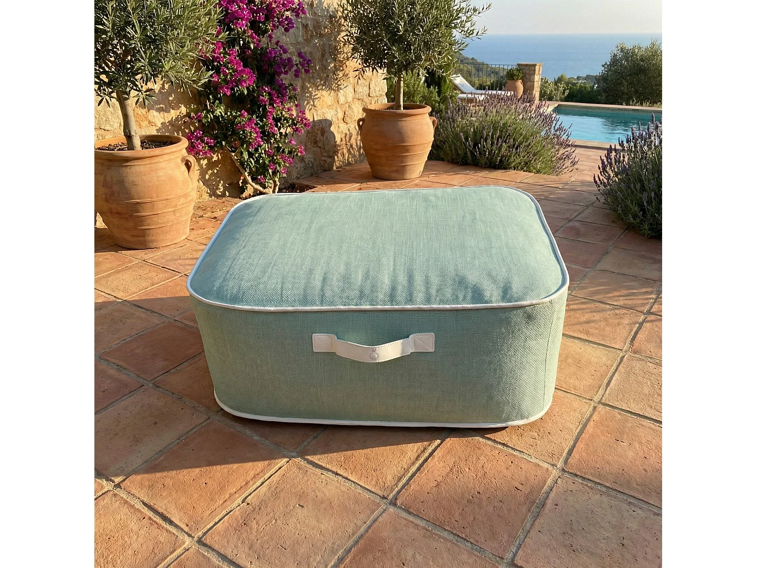 Coco Lounge Pouf de jardin gonflable NUMA ambiance Soge vert d'eau