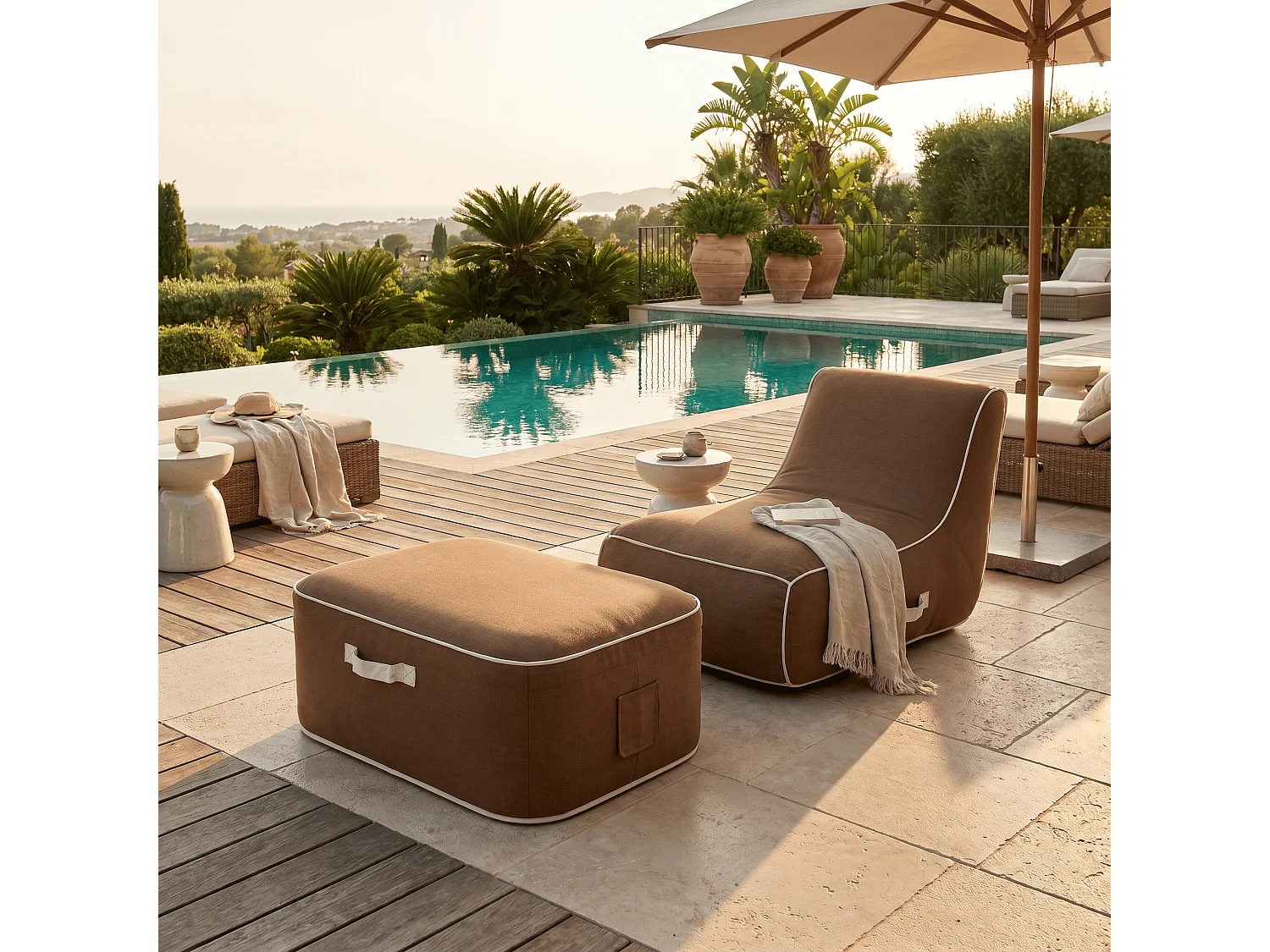 Coco Lounge Pouf de jardin gonflable NUMA ambiance Moka chocolat