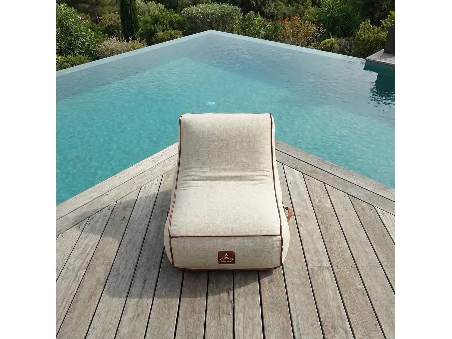 Coco Lounge Fauteuil de jardin gonflable RIVIERA  ambiance  Aloha blanc cassé