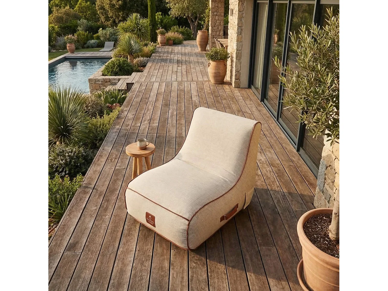 Coco Lounge Fauteuil de jardin gonflable RIVIERA  ambiance  Aloha blanc cassé