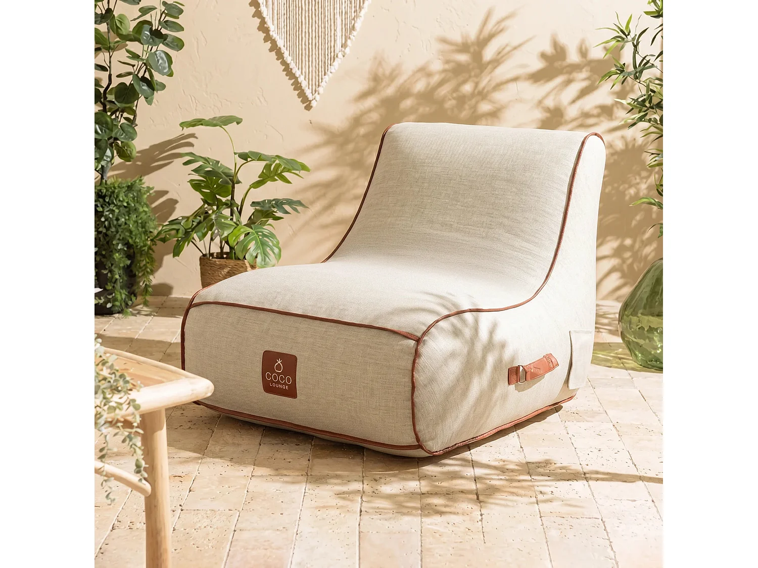 Coco Lounge Fauteuil de jardin gonflable RIVIERA  ambiance  Aloha blanc cassé