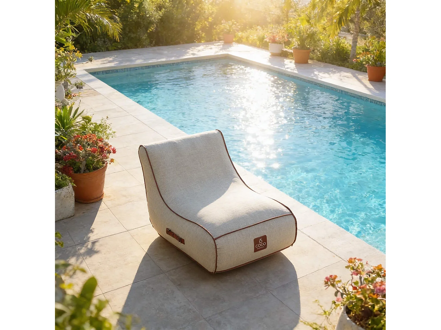 Coco Lounge Fauteuil de jardin gonflable RIVIERA  ambiance  Aloha blanc cassé