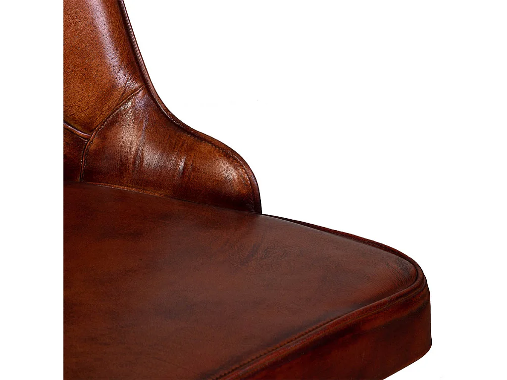 Cadeira estofada em pele castanha 51x58x91