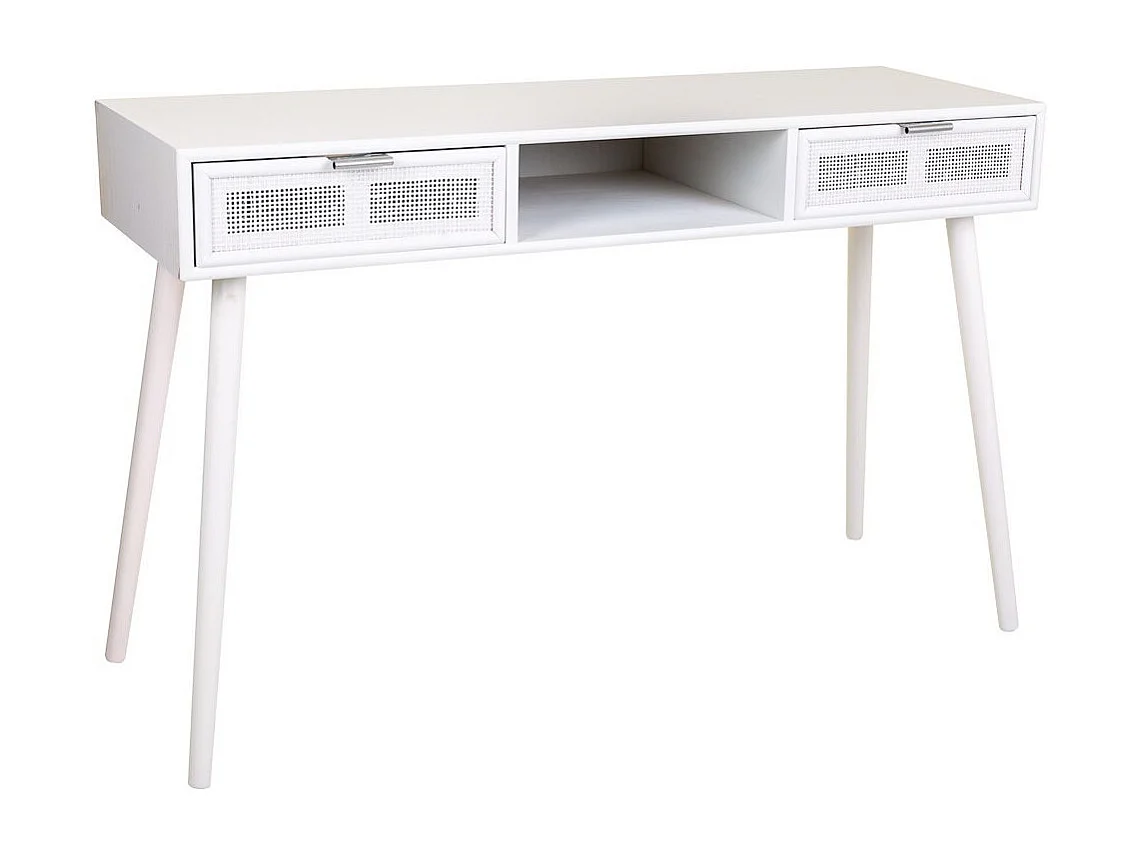 Corredor com treliça de madeira e branca