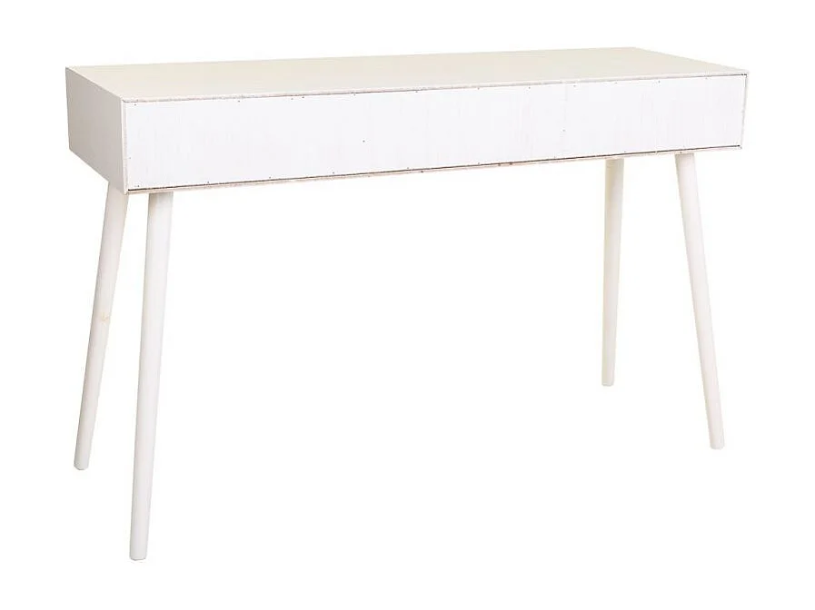 Corredor com treliça de madeira e branca