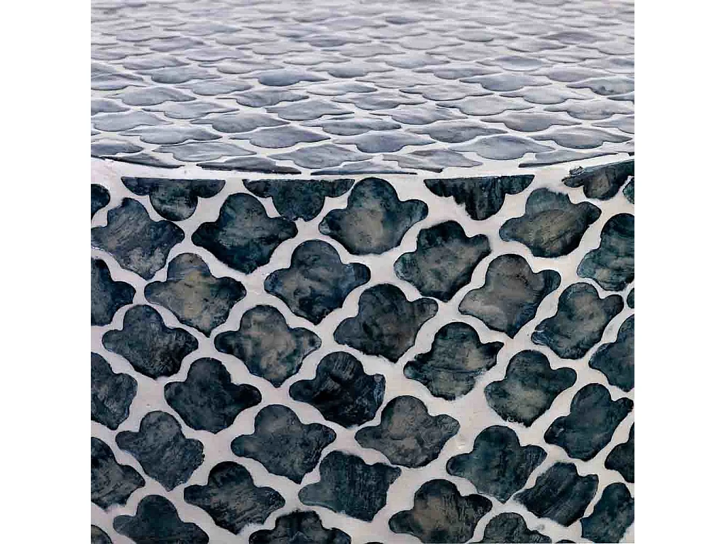 Banquinho de madeira e capiz cinza