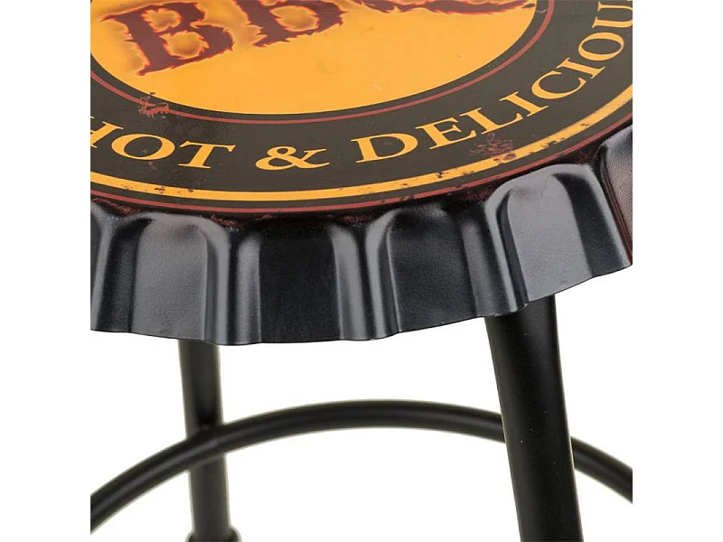 Sgabello in metallo per la casa