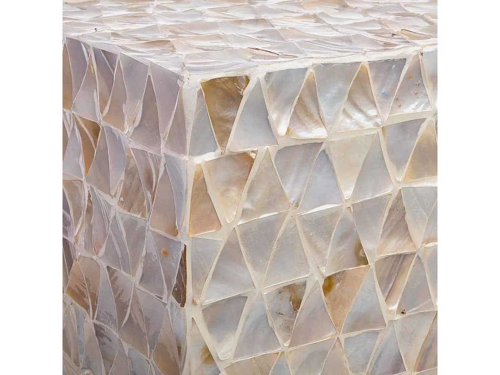 Beige houten kruk met parelmoeraccenten