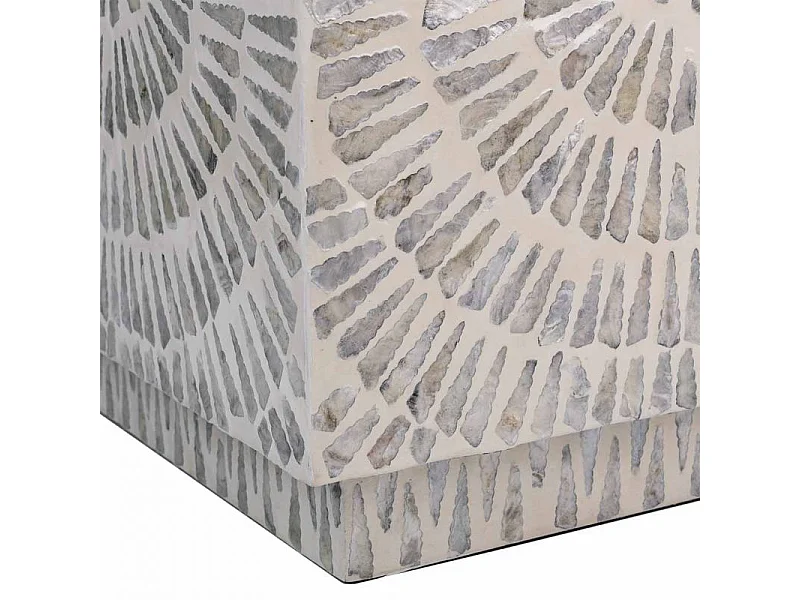 Sgabello in legno con finitura Capiz grigia