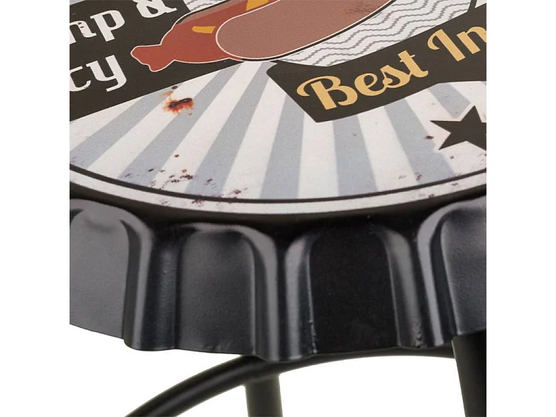 Sgabello in metallo per la casa