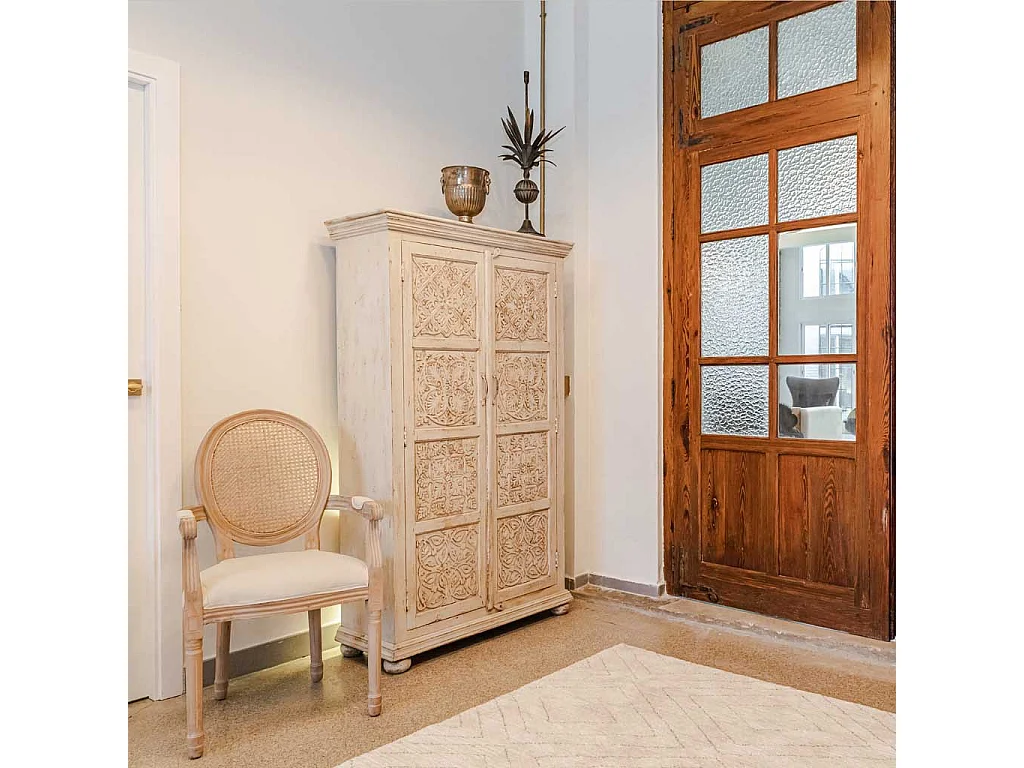 Sedia in legno imbottita con canna