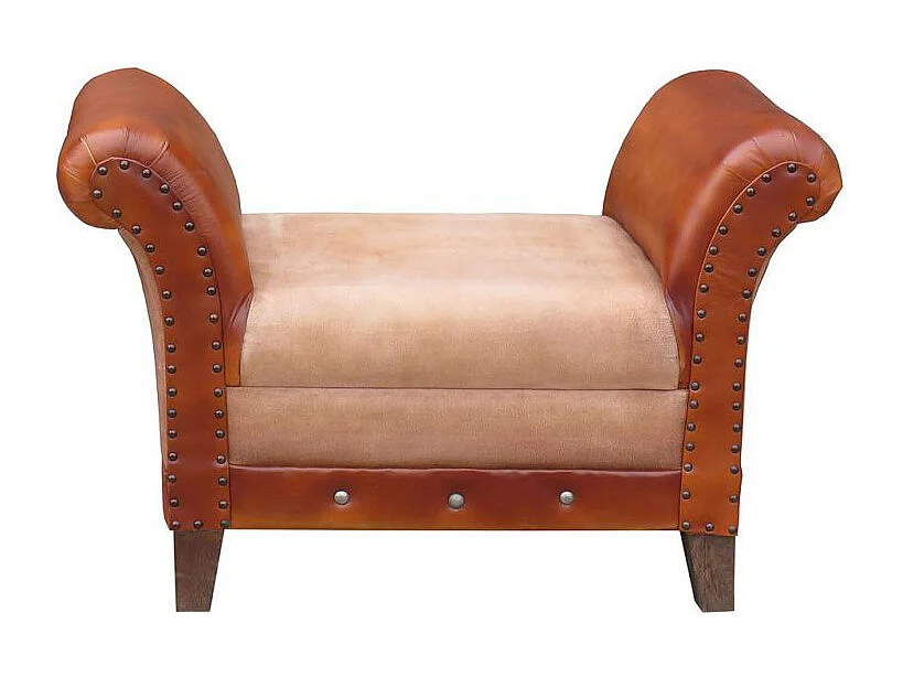 Banco estofado com acabamento artesanal.