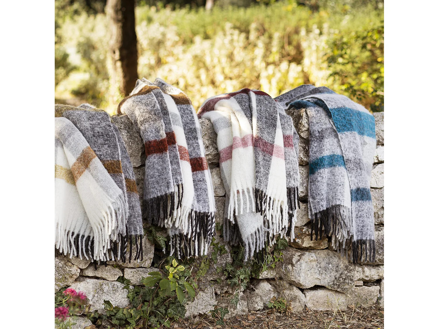 Plaid 130x180 cm ISEO en alpaga bleu paon