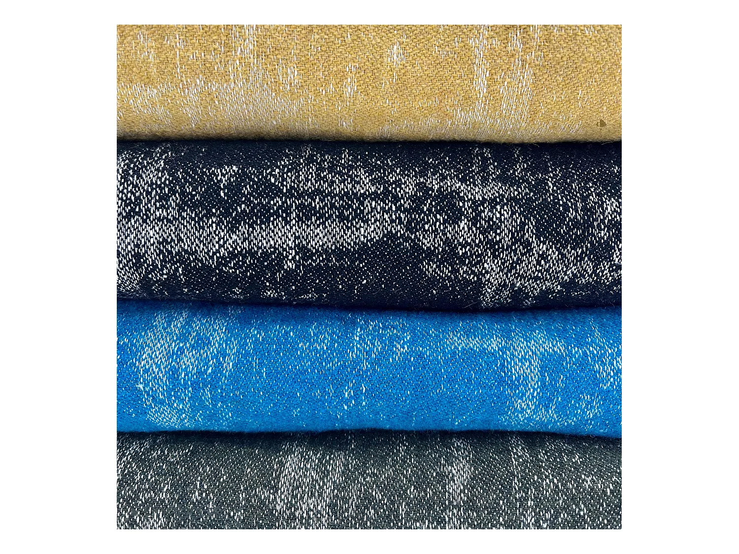 Plaid 145x170 cm DELFT en laine jaune miel