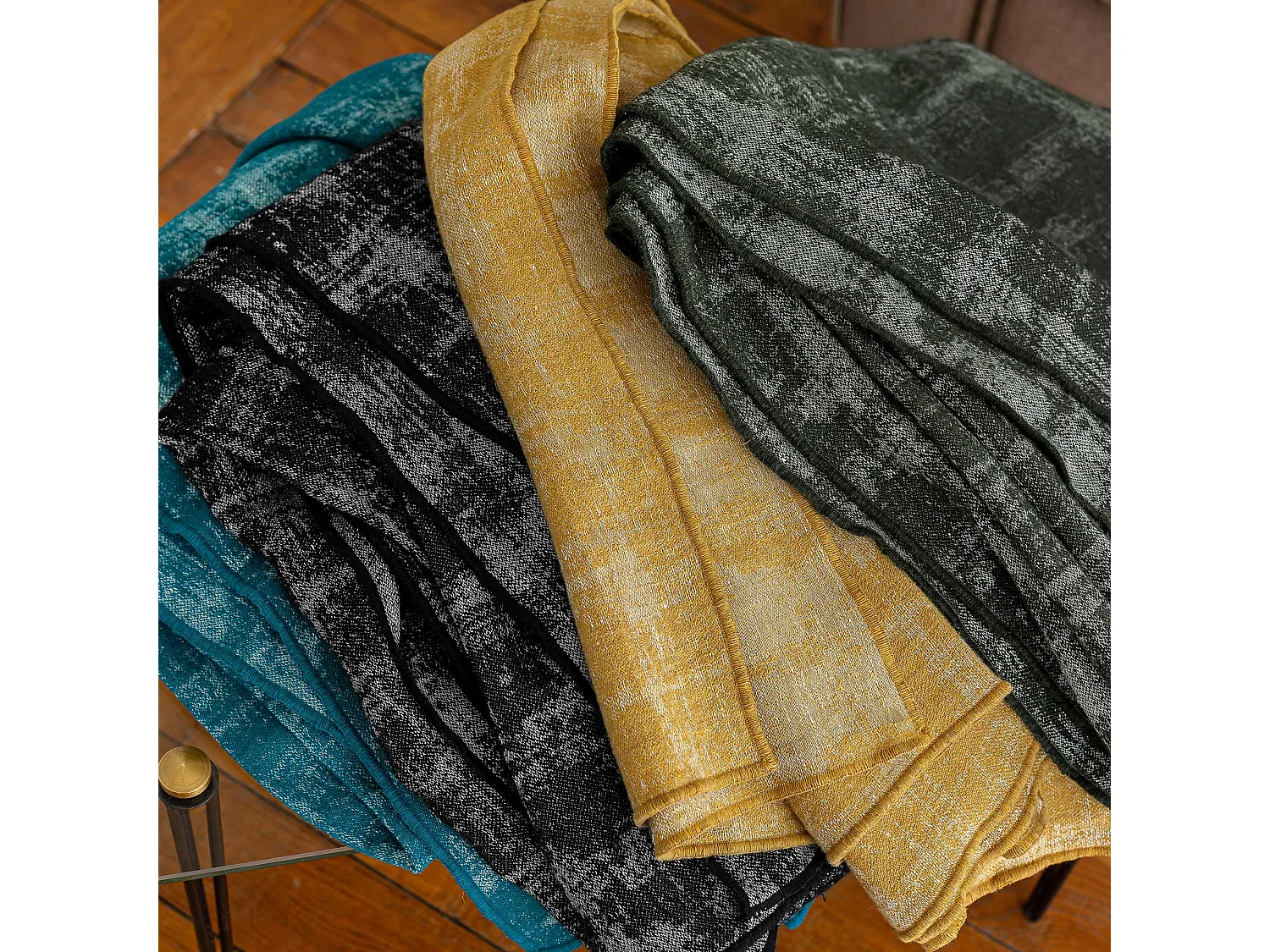 Plaid 145x170 cm DELFT en laine jaune miel