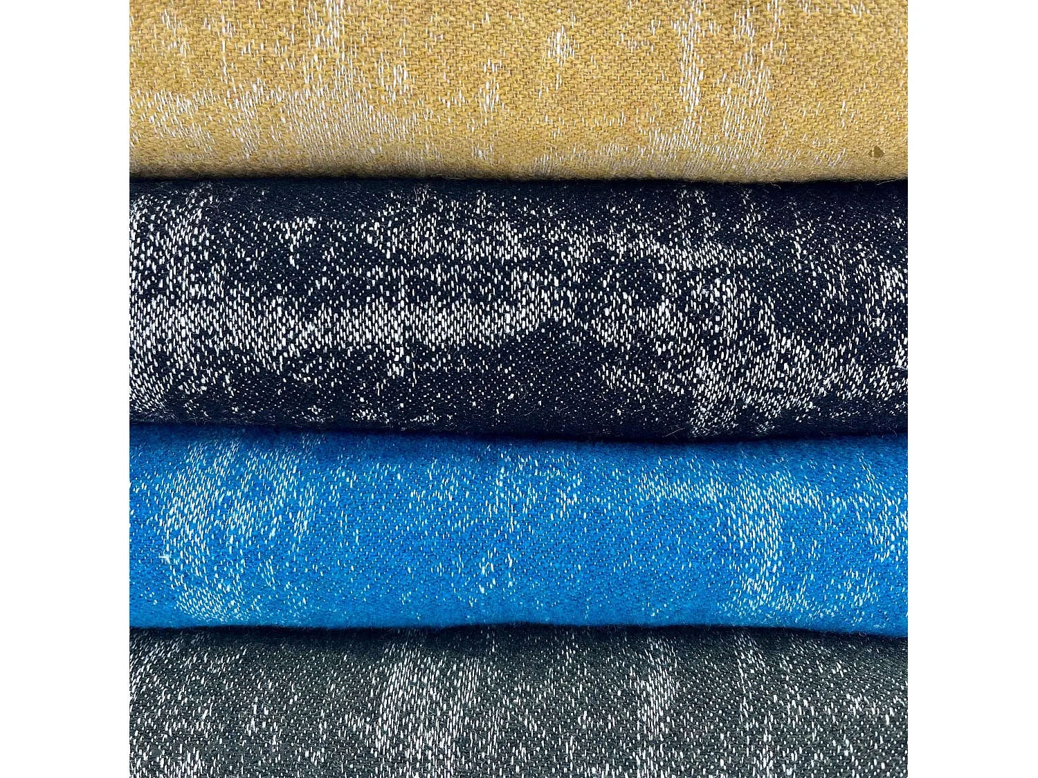 Plaid 145x170 cm DELFT en laine jaune miel