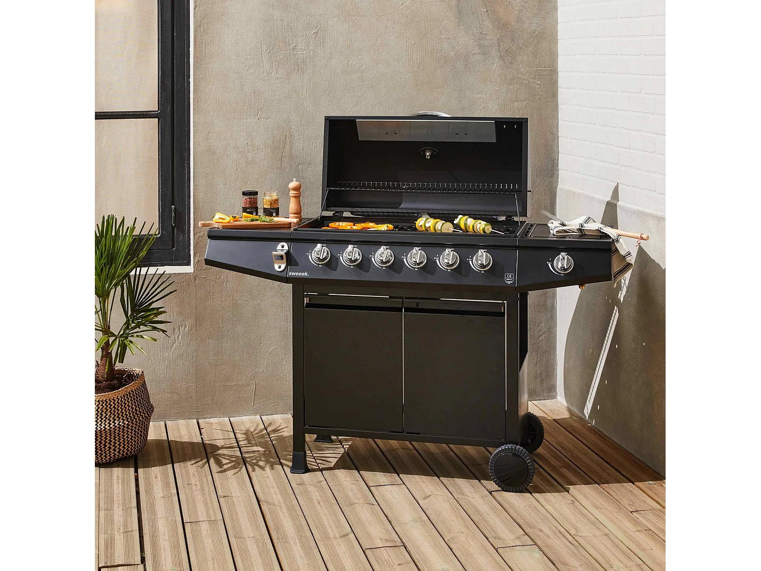 Barbecue gaz - Treville - Barbecue 7 brûleurs dont 1 feu latéral noir. avec thermomètre et housse