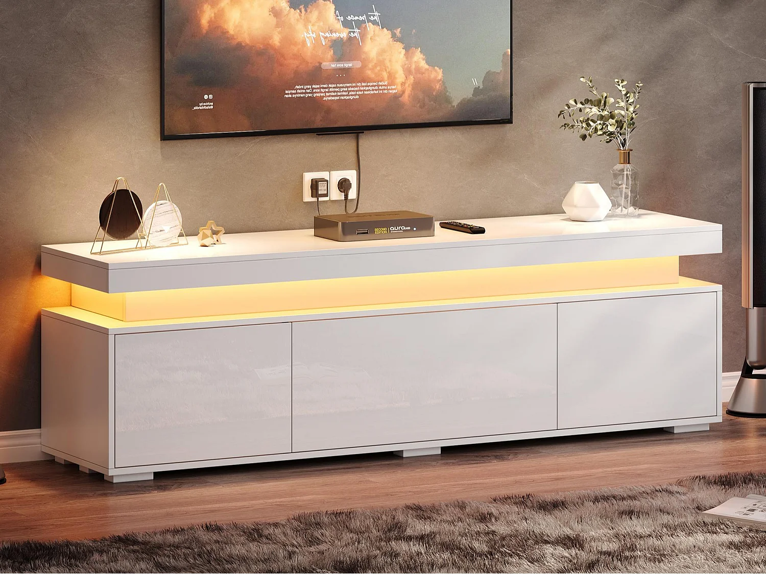 Hochglanz lackierter TV-Schrank 150x35x43 cm - 3 Türen + 4 Aufbewahrungsfächer - LED-Beleuchtung - Spanplatten - Weiß
