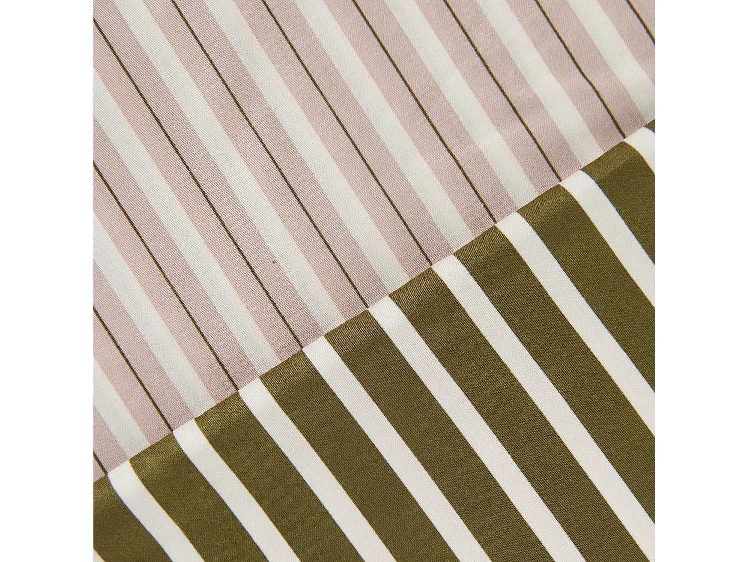 Parure de lit réversible en satin de coton bio - 240 x 220 cm - Rose pâle et vert - Design by Floriane Jacques