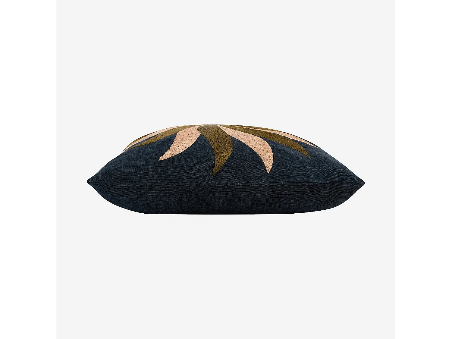 Coussin brodé en lin - 45 x 45 cm - Bleu nuit - Design by Floriane Jacques
